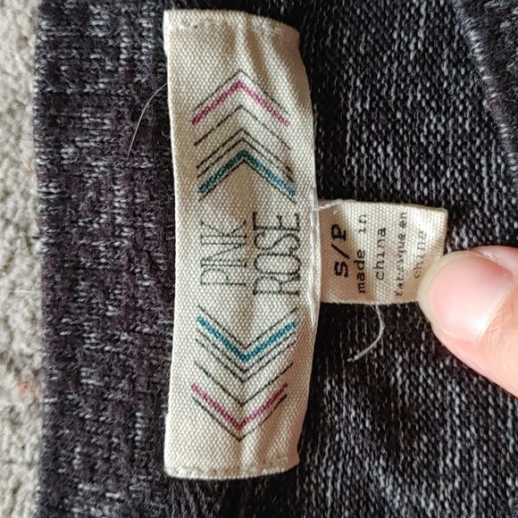 🍁2 for 20! Pink rose cold shoulder top - Picture 3 of 5